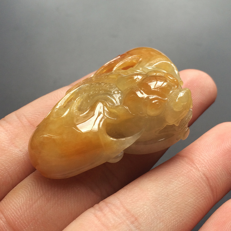 (超值推荐)糯冰种黄翡招财进宝挂件