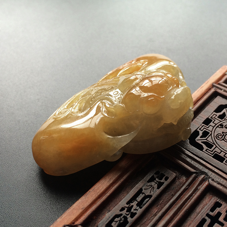 (超值推荐)糯冰种黄翡招财进宝挂件