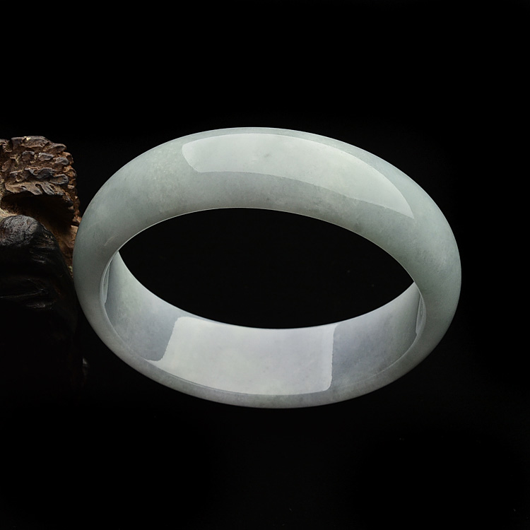 糯冰种晴水淡紫罗兰贵妃镯（50.6mm-57.3mm）