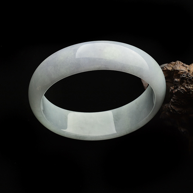 糯冰种晴水淡紫罗兰贵妃镯（50.6mm-57.3mm）