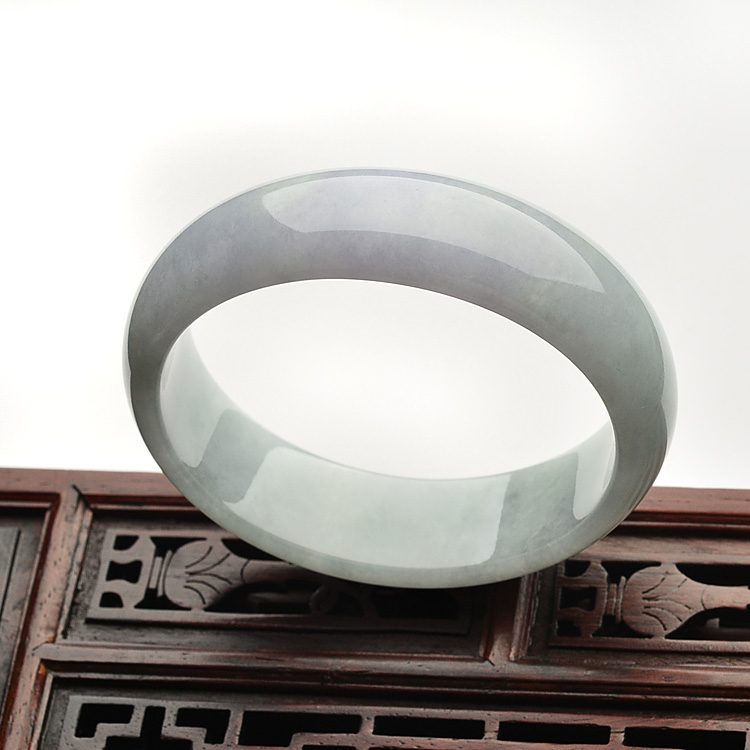 糯冰种晴水淡紫罗兰贵妃镯（50.6mm-57.3mm）