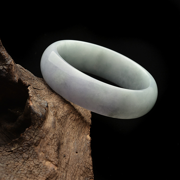 糯冰种晴水淡紫罗兰贵妃镯（50.6mm-57.3mm）