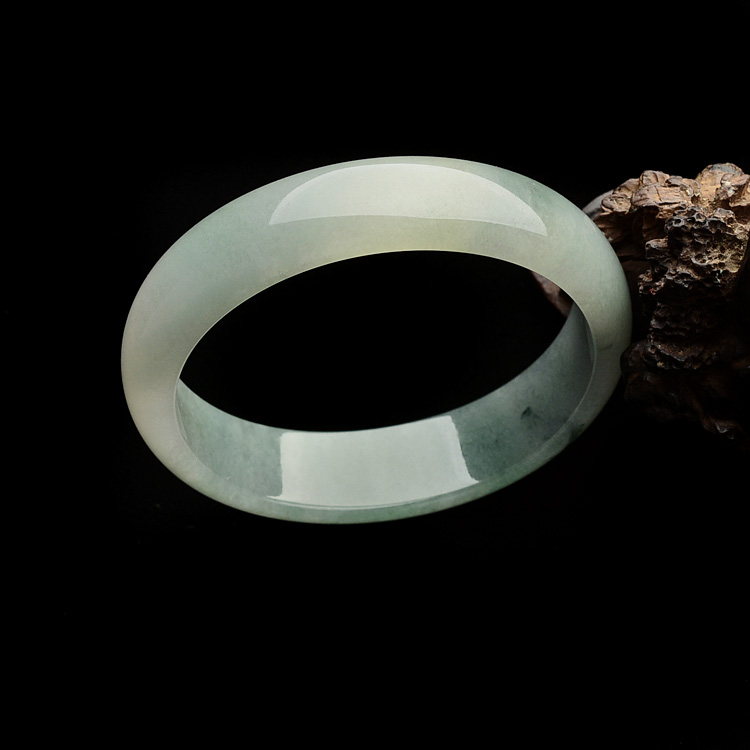 糯冰种晴水略飘花贵妃镯（50mm-56.2mm）