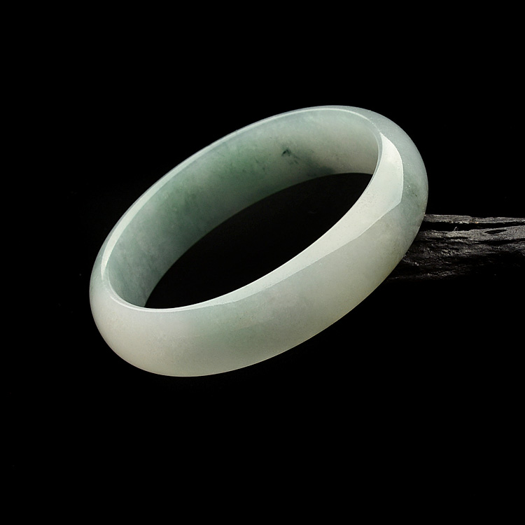 糯冰种晴水略飘花贵妃镯（50mm-56.2mm）