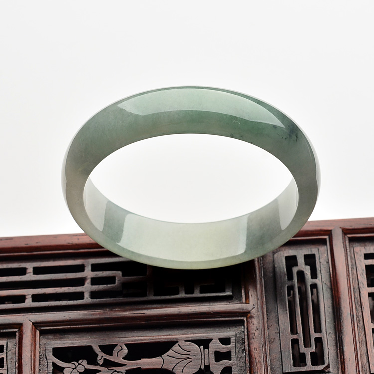 糯冰种晴水略飘花贵妃镯（50mm-56.2mm）