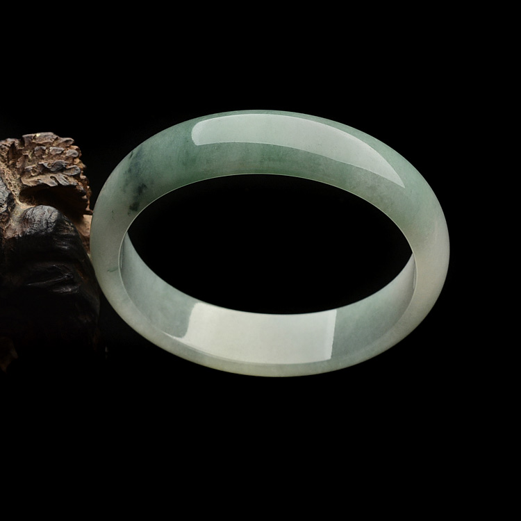 糯冰种晴水略飘花贵妃镯（50mm-56.2mm）
