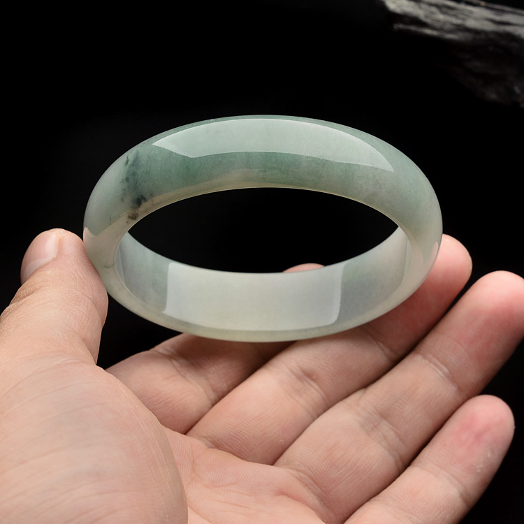 糯冰种晴水略飘花贵妃镯（50mm-56.2mm）