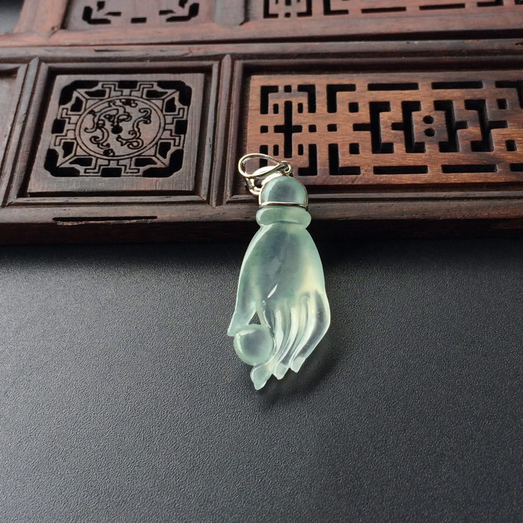 (超值推荐)冰种略飘花镶白金钻石佛手胸坠