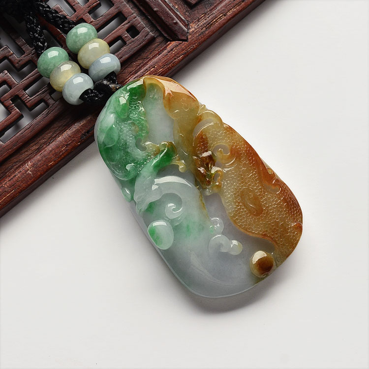 糯冰种三彩龙凤牌挂件