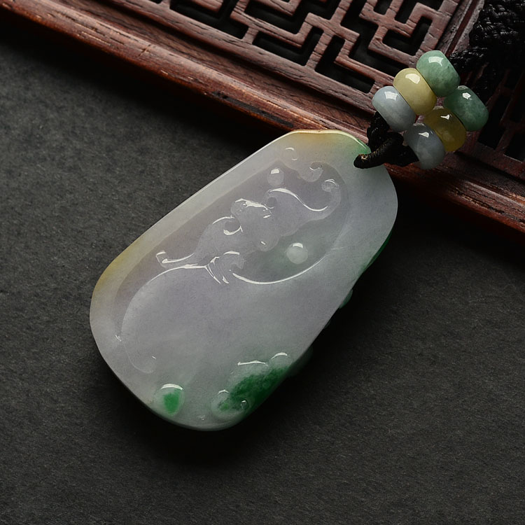 糯冰种三彩龙凤牌挂件