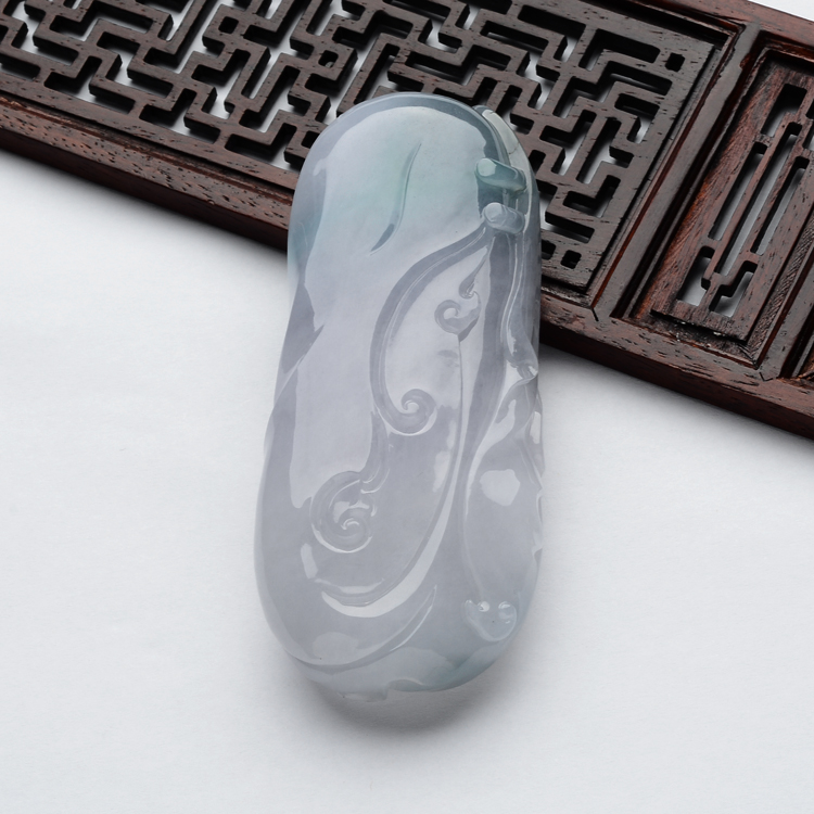 (超值推荐)糯冰种紫罗兰飘花昭君挂件(李牧祥大师出品)