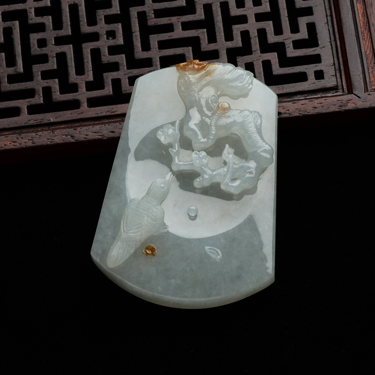 (超值推荐)糯冰种晴水飘红花喜上眉梢挂件(李牧祥大师出品)