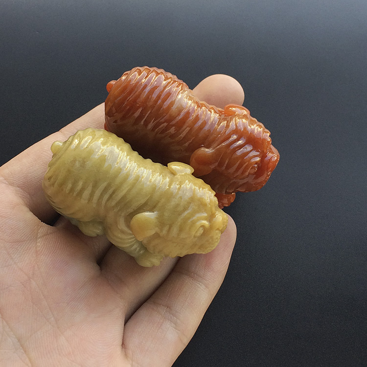 糯冰种黄翡/红黄翡沙皮狗挂件(一对)