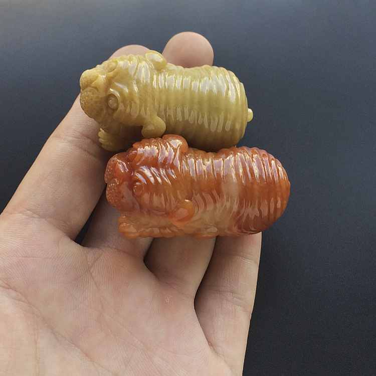 糯冰种黄翡/红黄翡沙皮狗挂件(一对)