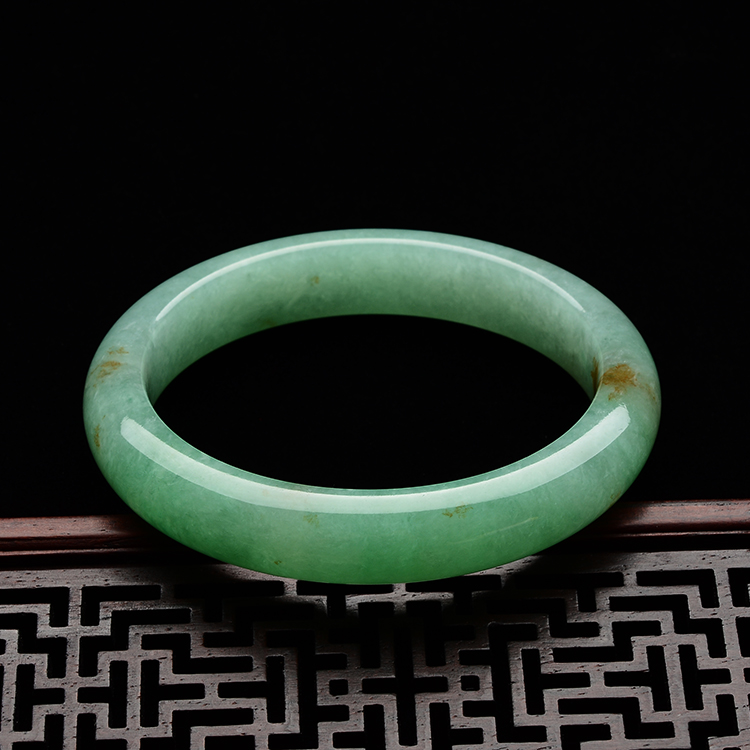 (超值推荐)糯冰种豆色略飘红花手镯(57.5mm)