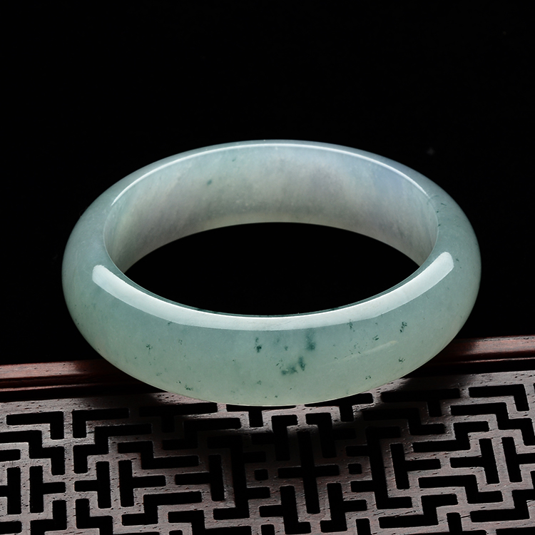 (超值推荐)糯冰种晴水略飘花手镯(58.2mm)