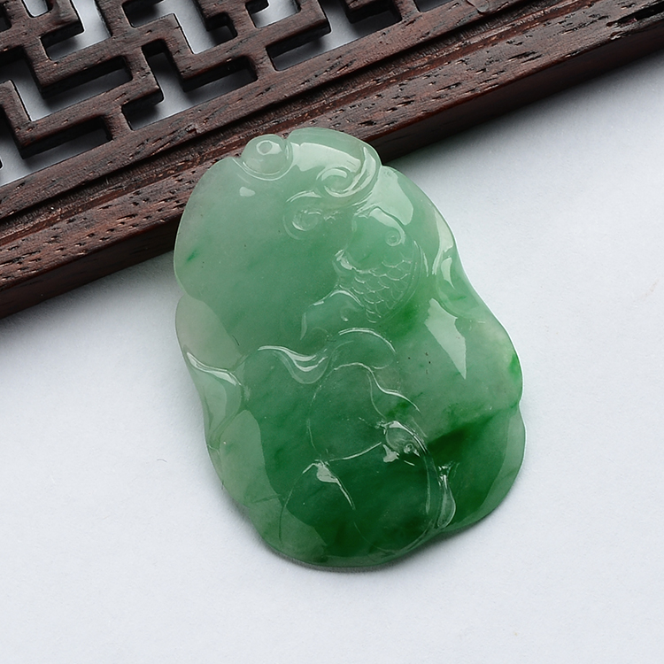 (超值推荐)糯冰种飘翠年年有余挂件