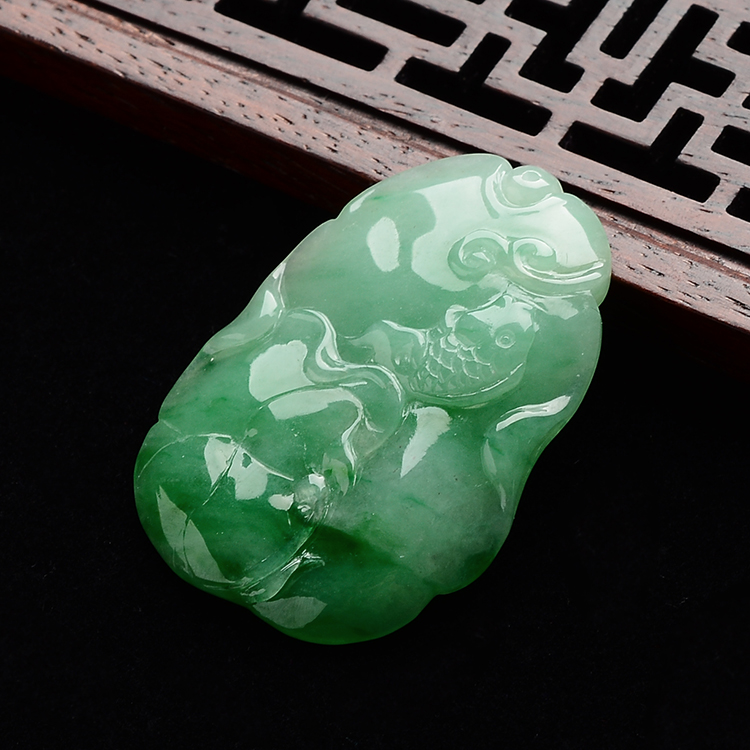 (超值推荐)糯冰种飘翠年年有余挂件