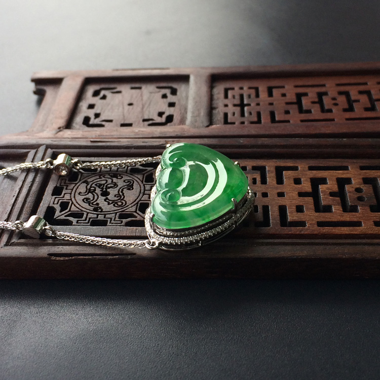 (超值推荐)冰种飘翠镶白金钻石如意胸坠
