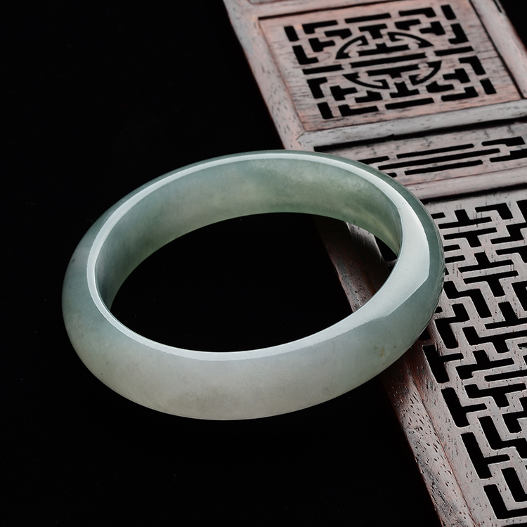 (超值推荐)糯冰种晴水手镯(58.6mm)