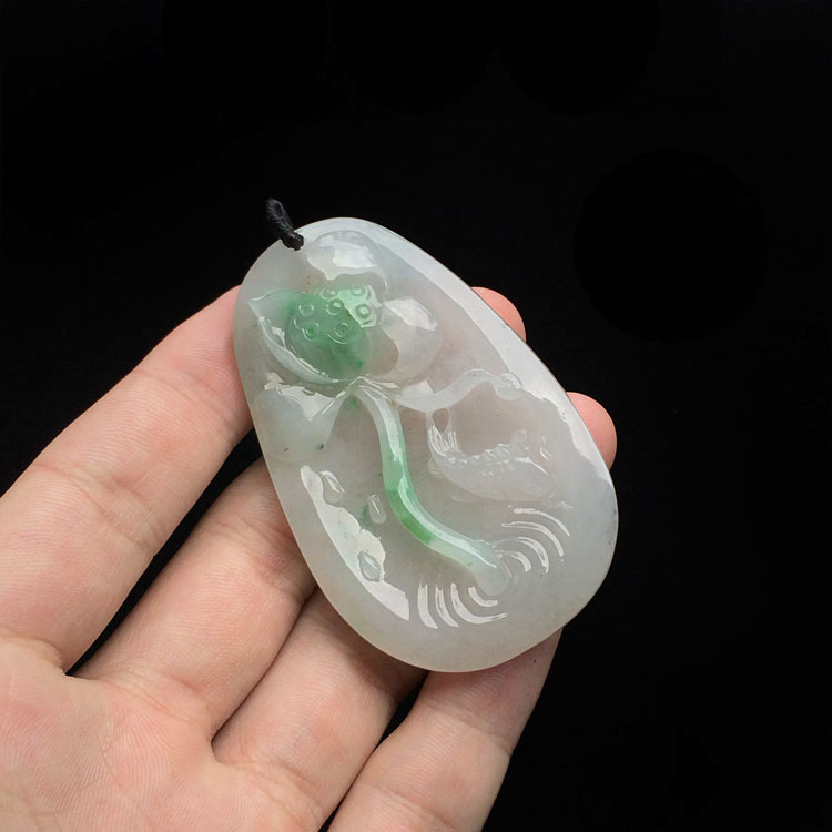糯冰种飘翠年年有余挂件