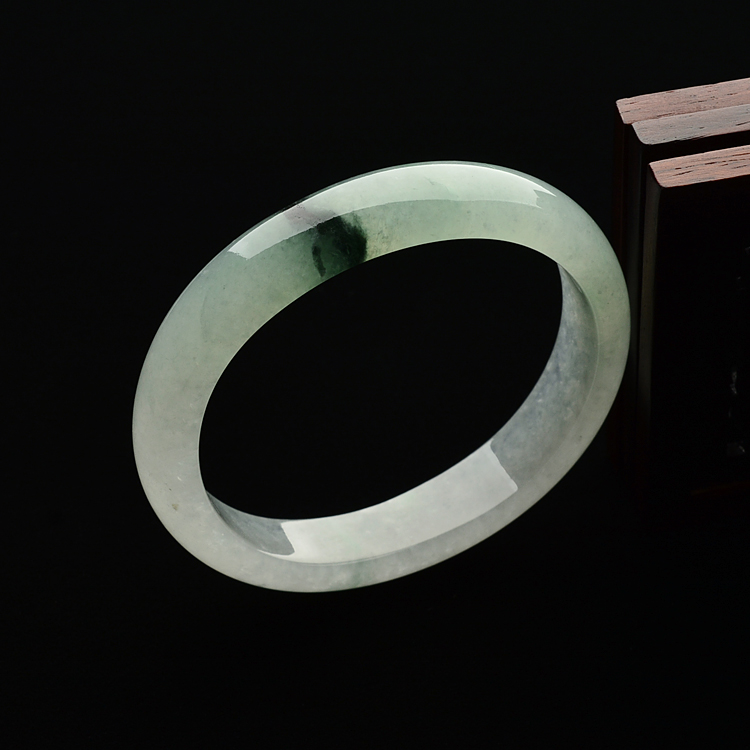 糯冰种飘花贵妃手镯(47.8-55.4mm)