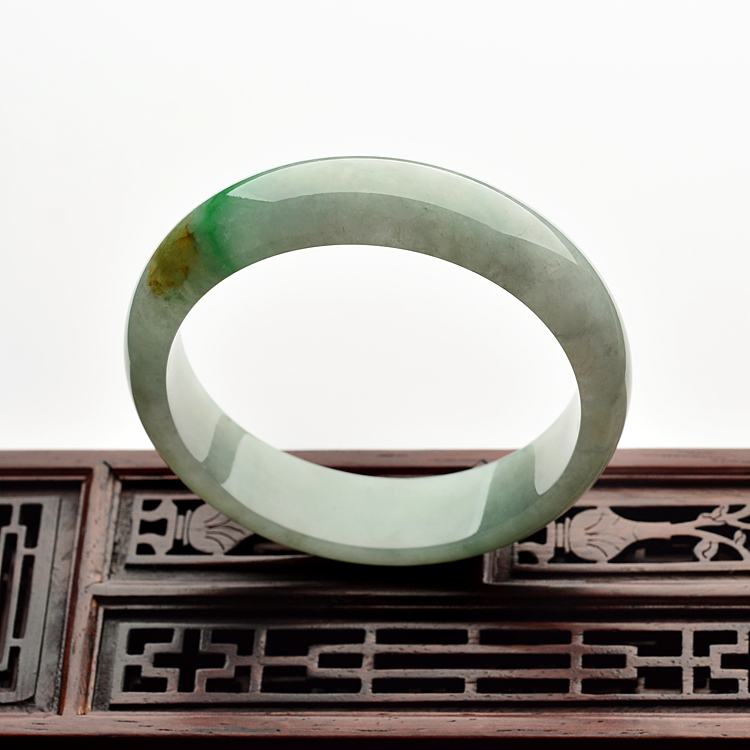 糯冰种飘翠带黄翡手镯(62.6mm)