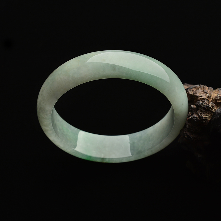 糯冰种飘翠带黄翡手镯(62.6mm)
