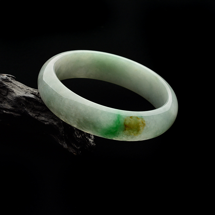 糯冰种飘翠带黄翡手镯(62.6mm)