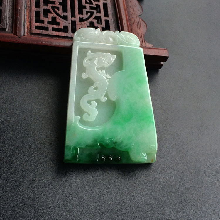 糯冰种飘翠仿古龙凤牌挂件