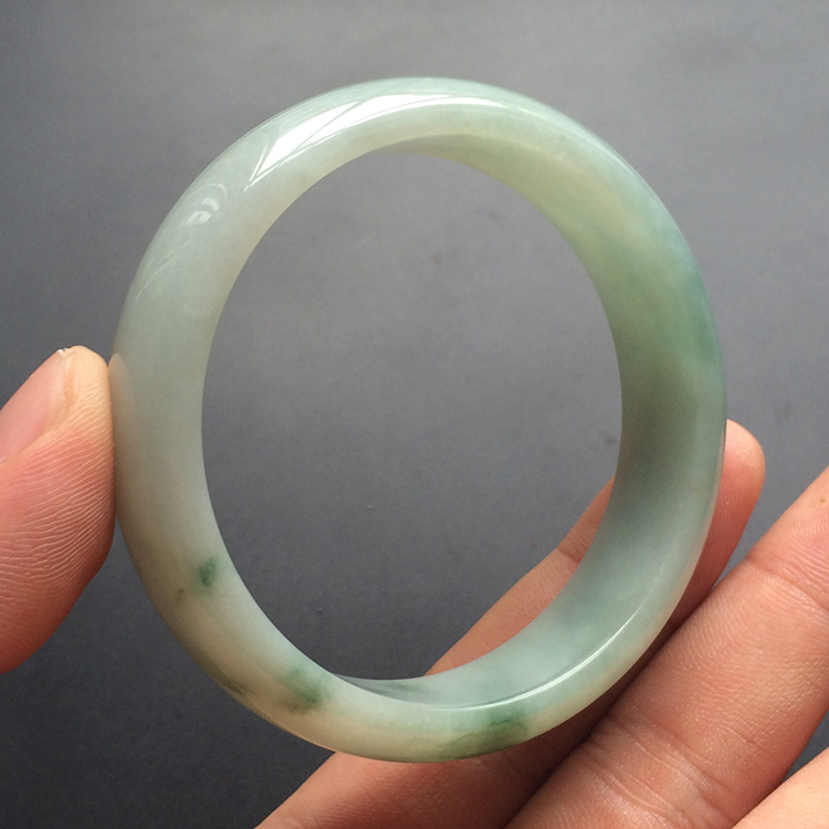 (超值推荐)糯冰种晴水略飘花手镯(57.9mm)