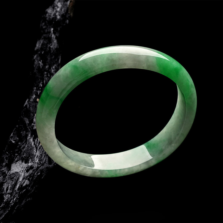 （超值推荐）糯冰种飘阳绿贵妃镯（50.5mm-58.5mm）
