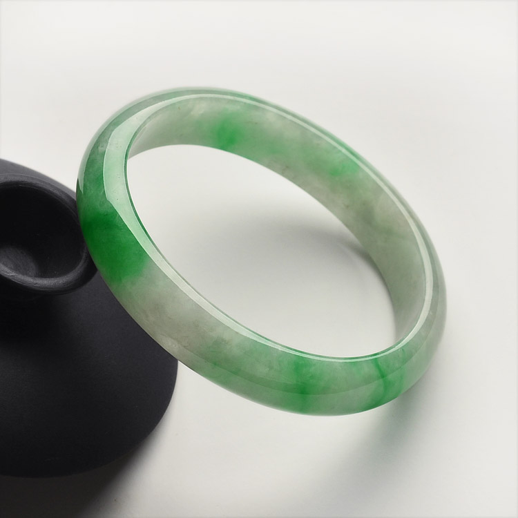 （超值推荐）糯冰种飘阳绿贵妃镯（50.5mm-58.5mm）