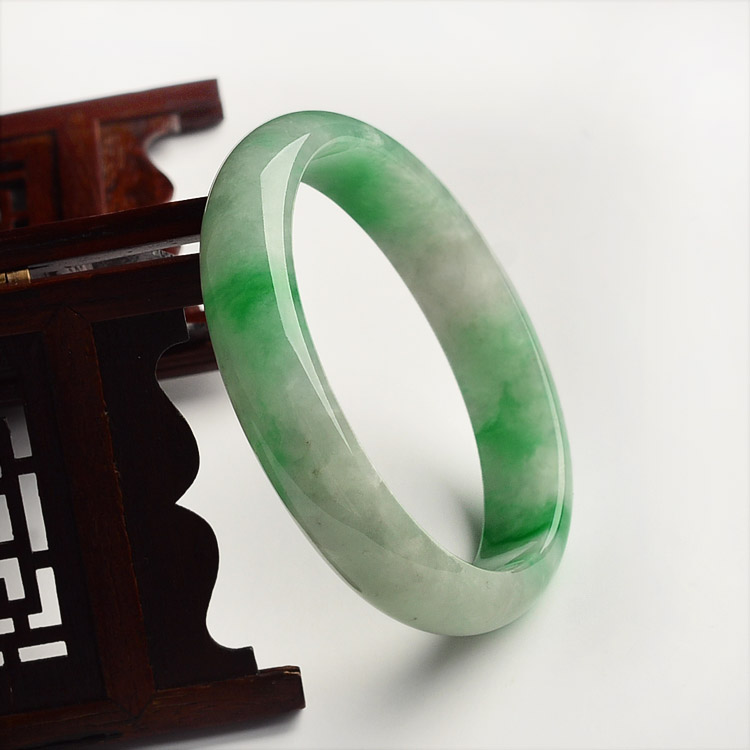 （超值推荐）糯冰种飘阳绿贵妃镯（50.5mm-58.5mm）
