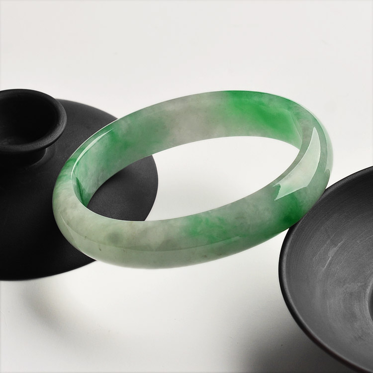 （超值推荐）糯冰种飘阳绿贵妃镯（50.5mm-58.5mm）