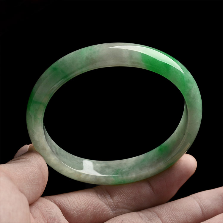 （超值推荐）糯冰种飘阳绿贵妃镯（50.5mm-58.5mm）