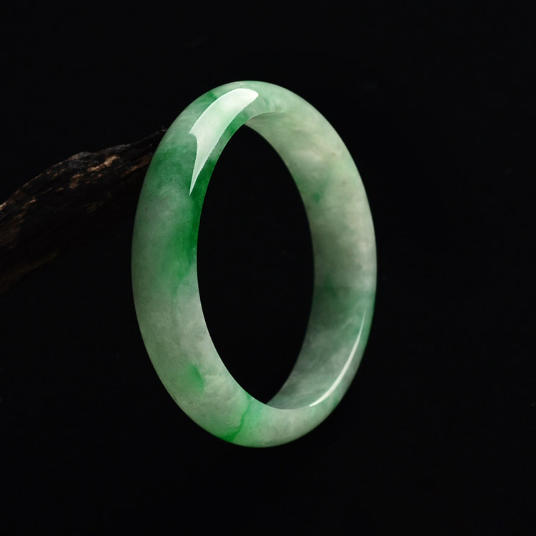 （超值推荐）糯冰种飘阳绿贵妃镯（48.4mm-54mm）