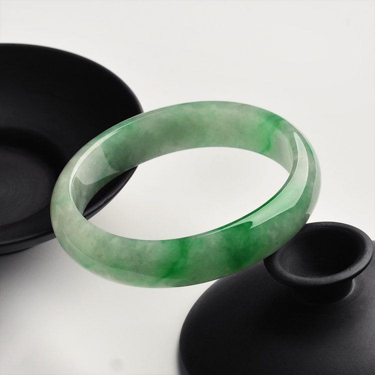 （超值推荐）糯冰种飘阳绿贵妃镯（48.4mm-54mm）