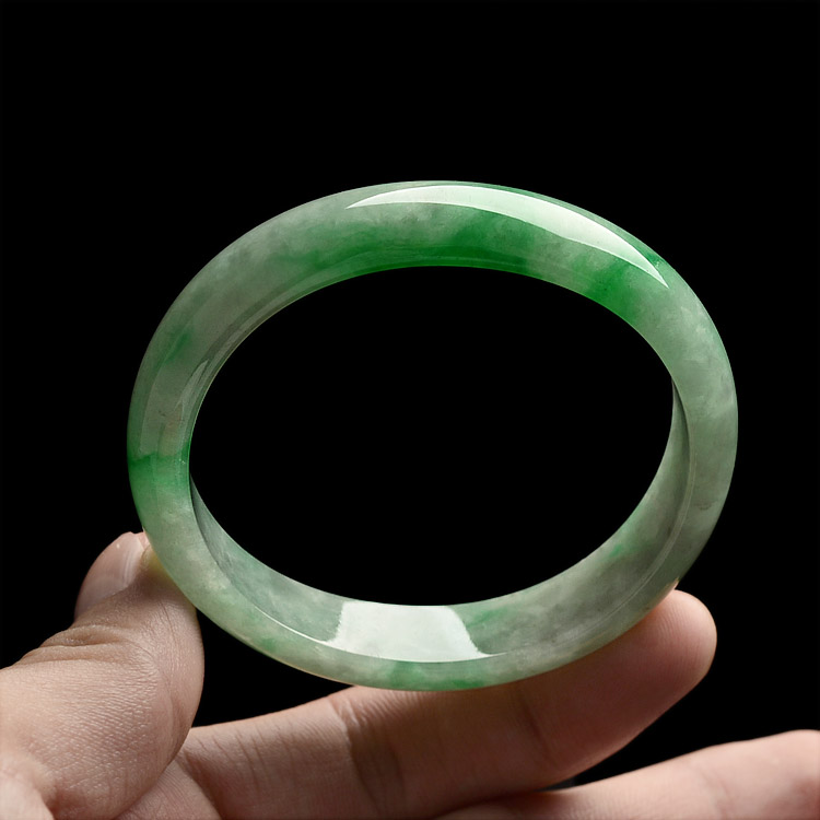 （超值推荐）糯冰种飘阳绿贵妃镯（48.4mm-54mm）