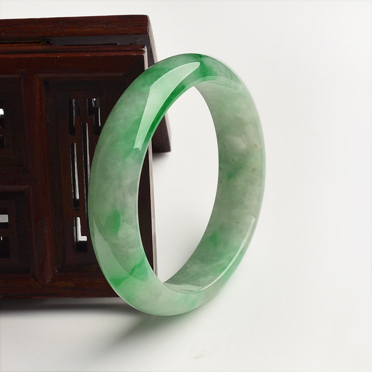 （超值推荐）糯冰种飘阳绿贵妃镯（48.4mm-54mm）
