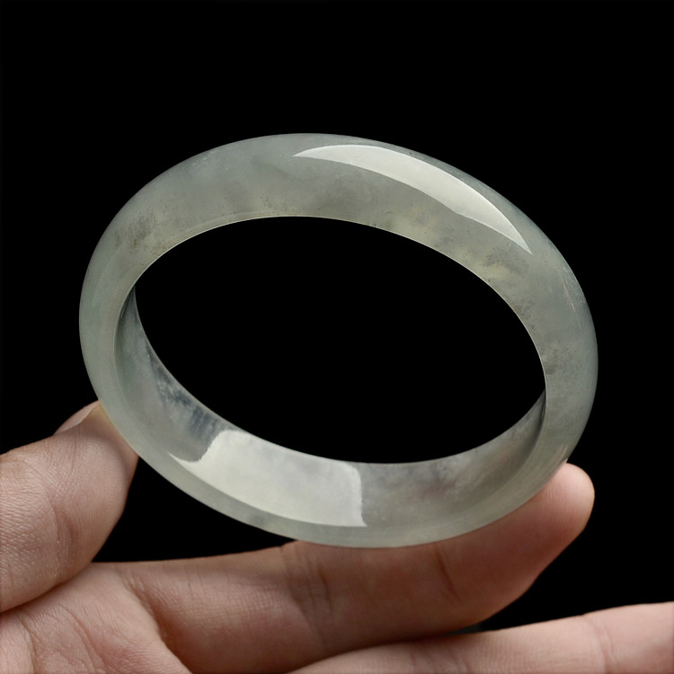 冰种淡晴水贵妃镯（50.5mm-56.7mm）