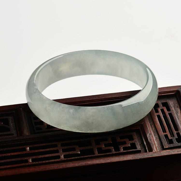 冰种淡晴水贵妃镯（50.5mm-56.7mm）