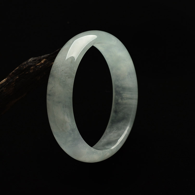 冰种淡晴水贵妃镯（50.5mm-56.7mm）