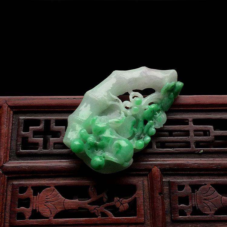 糯冰种翠色节节高挂件