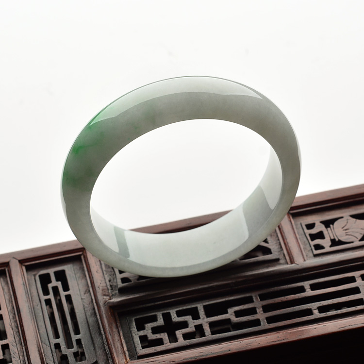 (超值推荐)糯冰种飘翠手镯(58.1mm)