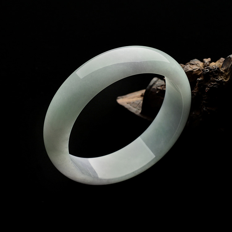 (超值推荐)糯冰种春带彩手镯(57.6mm)