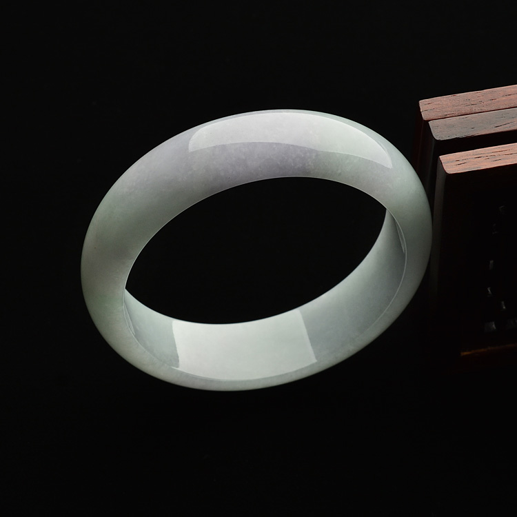 (超值推荐)糯冰种春带彩手镯(57.6mm)