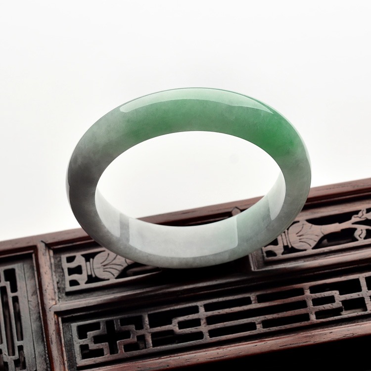(超值推荐)糯冰种飘翠手镯(55.8mm)