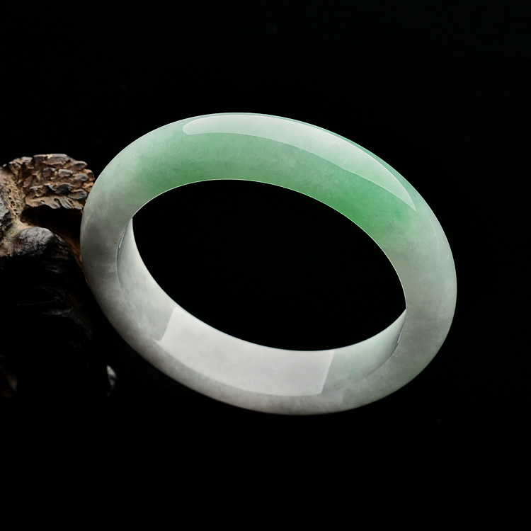 (超值推荐)糯冰种飘翠手镯(55.8mm)