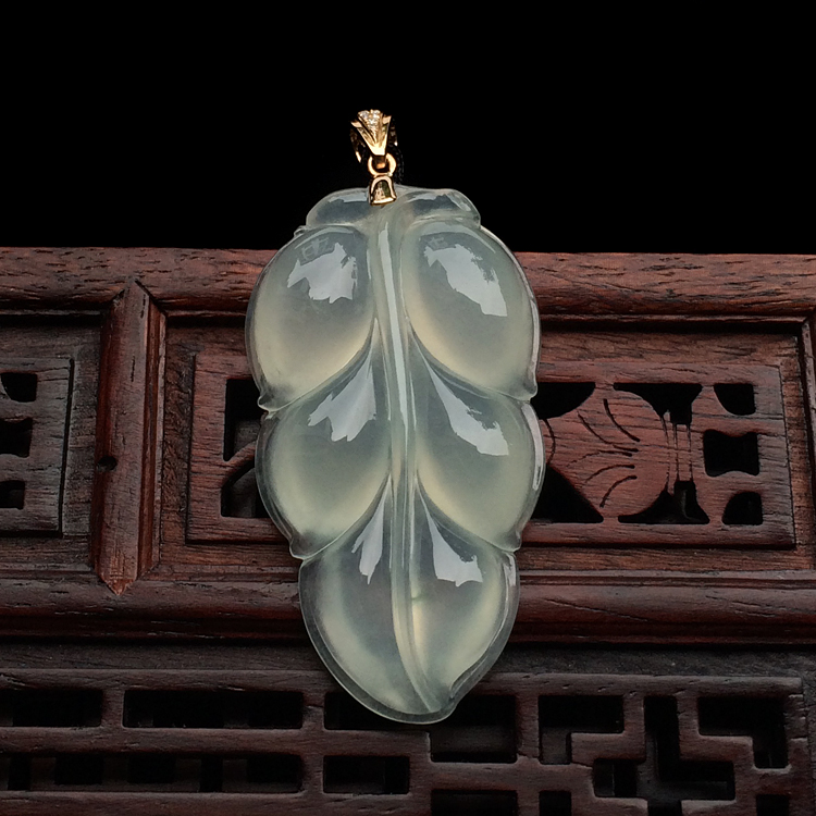 冰种淡晴水玉叶挂件